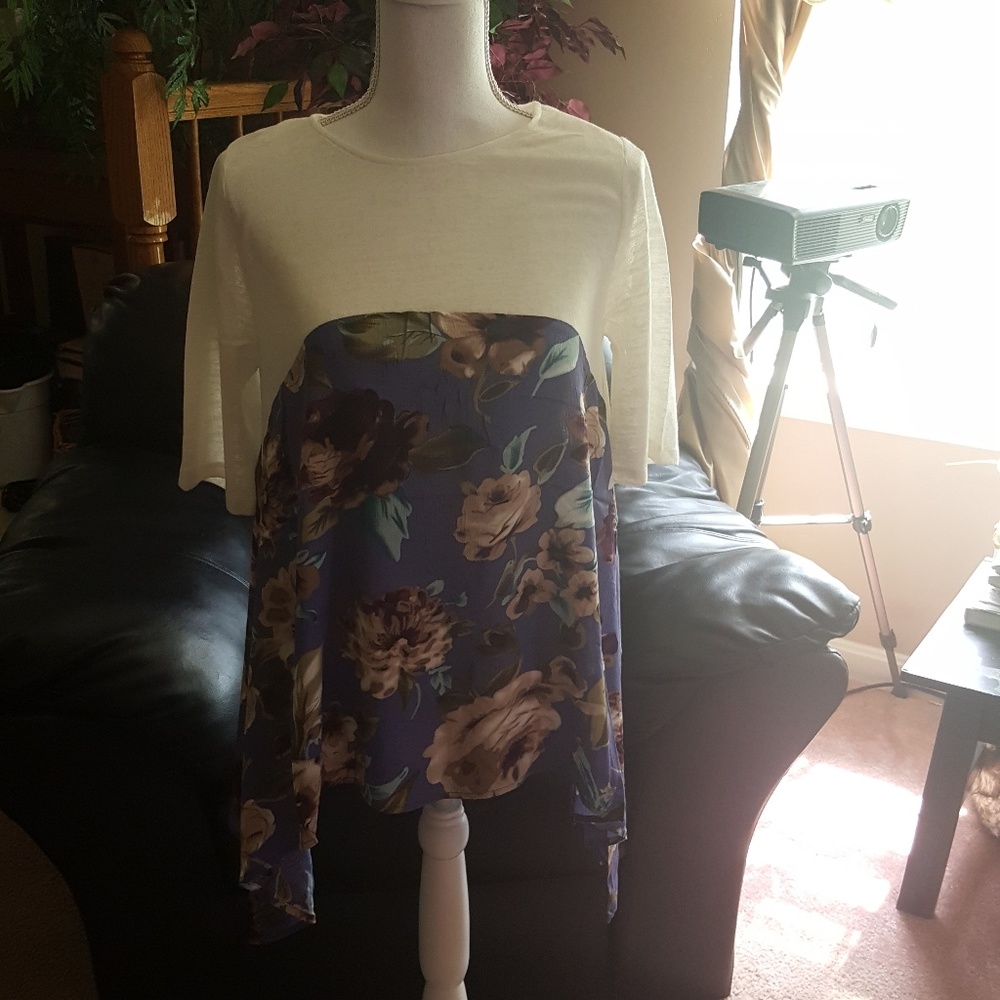 BEAUTIFUL PURPLE/IVORY FLORAL TOP, L, runs small. Matches pink/ivory floral - Picture 4 of 8
